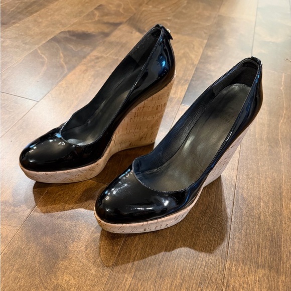 Stuart Weitzman Women's Corkswoon Wedge Pump, Black Patent, Size 8.5 M - Picture 2 of 11